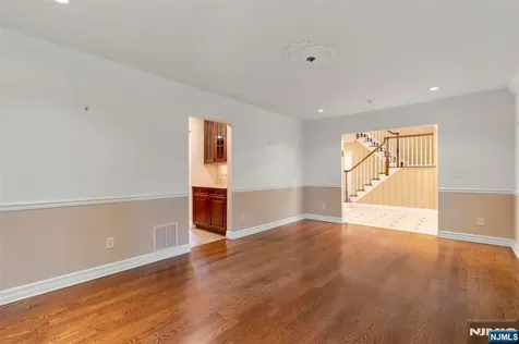 506 Sunderland Road Teaneck NJ 07666