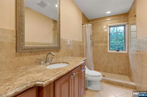 506 Sunderland Road Teaneck NJ 07666