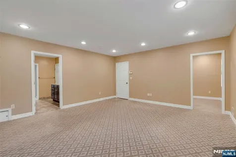 506 Sunderland Road Teaneck NJ 07666