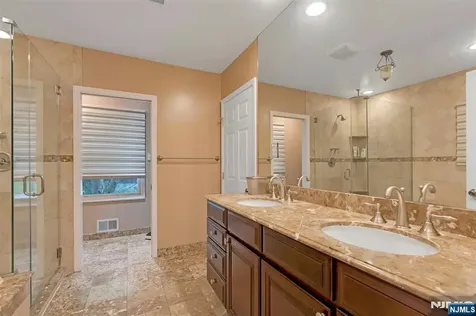 506 Sunderland Road Teaneck NJ 07666