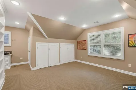 506 Sunderland Road Teaneck NJ 07666