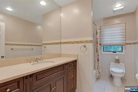 506 Sunderland Road Teaneck NJ 07666