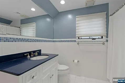 506 Sunderland Road Teaneck NJ 07666