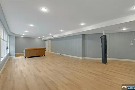 506 Sunderland Road Teaneck NJ 07666