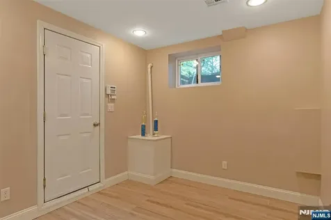 506 Sunderland Road Teaneck NJ 07666