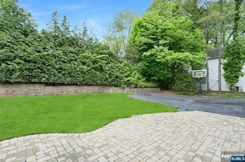 506 Sunderland Road Teaneck NJ 07666