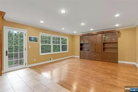 506 Sunderland Road Teaneck NJ 07666