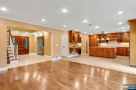 506 Sunderland Road Teaneck NJ 07666