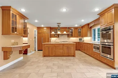 506 Sunderland Road Teaneck NJ 07666