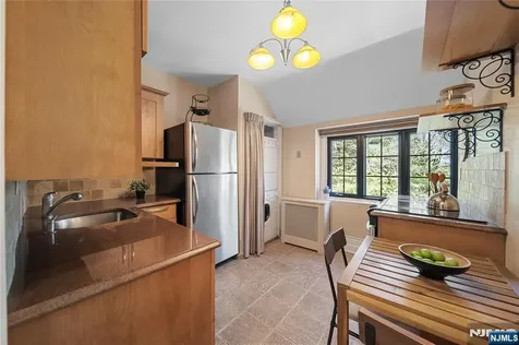 1 Byrne Lane Tenafly NJ 07670