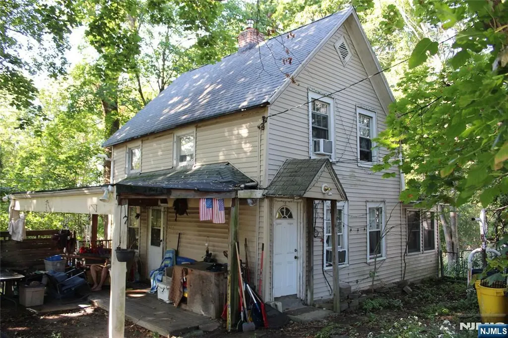 668 River Road New Milford NJ 07646