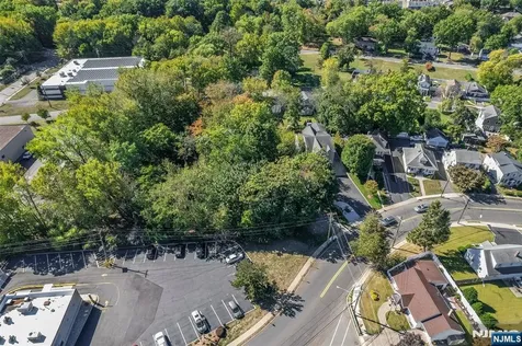 668 River Road New Milford NJ 07646