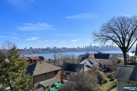 416 Oncrest Terrace Cliffside Park NJ 07010