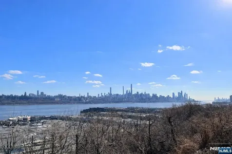 416 Oncrest Terrace Cliffside Park NJ 07010