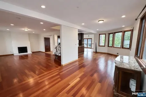 416 Oncrest Terrace Cliffside Park NJ 07010