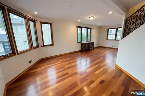 416 Oncrest Terrace Cliffside Park NJ 07010