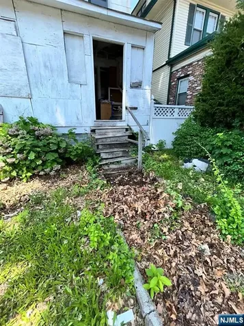 101 22nd Street East Orange NJ 07017