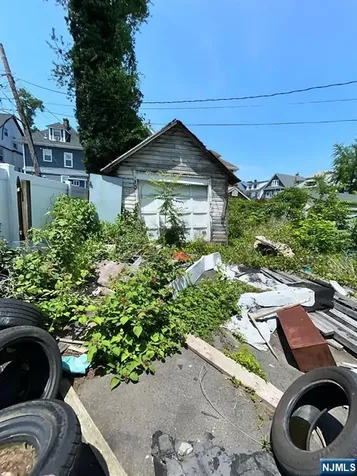 101 22nd Street East Orange NJ 07017