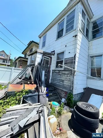 101 22nd Street East Orange NJ 07017