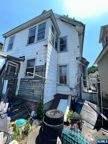 101 22nd Street East Orange NJ 07017