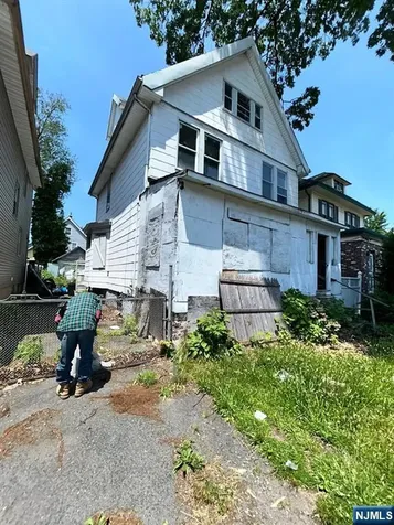 101 22nd Street East Orange NJ 07017