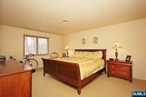 340 French Court Teaneck NJ 07666