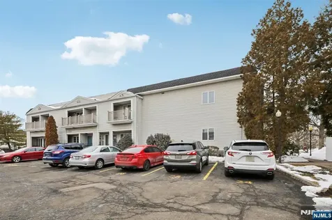 25 Willow Wood Square East Rutherford NJ 07073