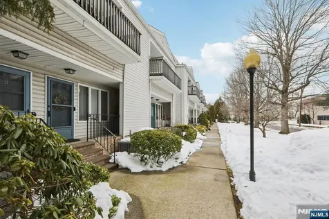 25 Willow Wood Square East Rutherford NJ 07073