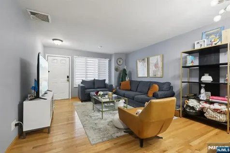 25 Willow Wood Square East Rutherford NJ 07073