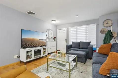 25 Willow Wood Square East Rutherford NJ 07073