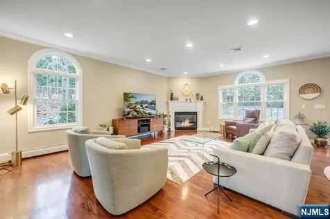 57 Merrifield Way Cresskill NJ 07626