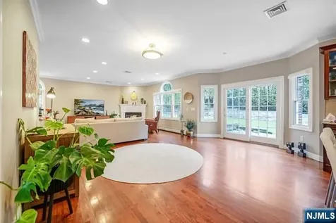 57 Merrifield Way Cresskill NJ 07626