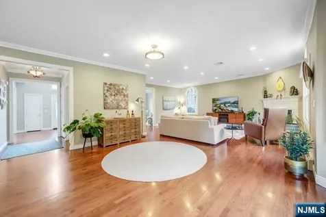 57 Merrifield Way Cresskill NJ 07626