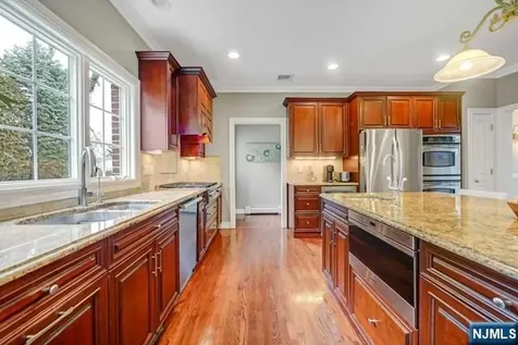 57 Merrifield Way Cresskill NJ 07626