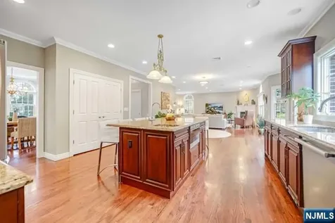 57 Merrifield Way Cresskill NJ 07626