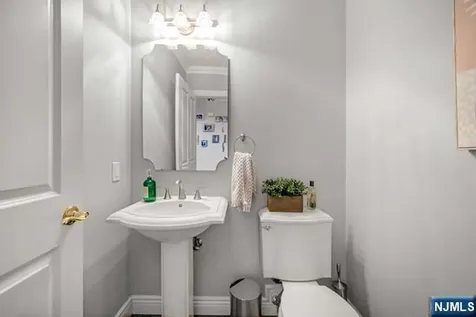 57 Merrifield Way Cresskill NJ 07626