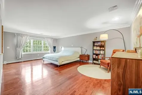 57 Merrifield Way Cresskill NJ 07626