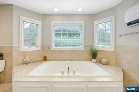 57 Merrifield Way Cresskill NJ 07626