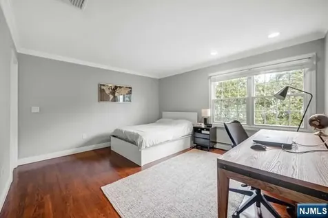 57 Merrifield Way Cresskill NJ 07626