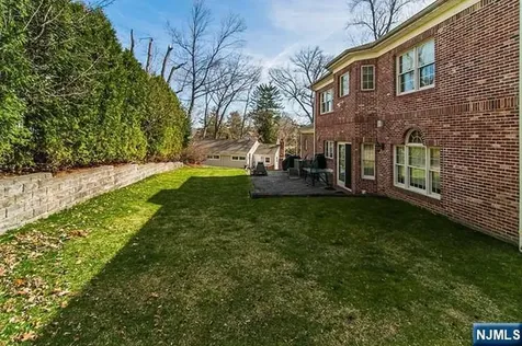 57 Merrifield Way Cresskill NJ 07626