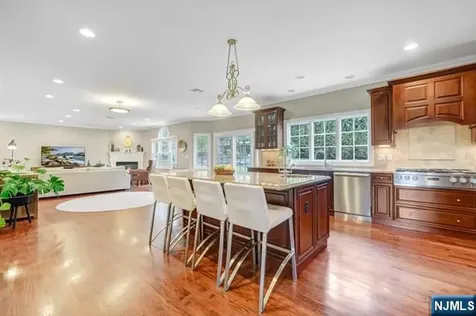 57 Merrifield Way Cresskill NJ 07626