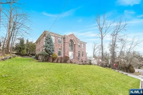 57 Merrifield Way Cresskill NJ 07626