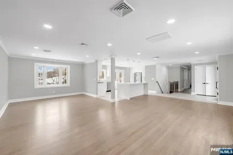 475 Cedar Lane Paramus NJ 07652