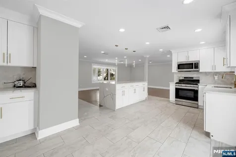 475 Cedar Lane Paramus NJ 07652