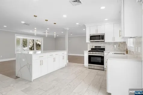 475 Cedar Lane Paramus NJ 07652