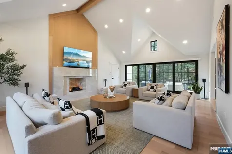 388 Freemans Lane Franklin Lakes NJ 07417