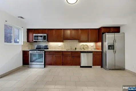 2413 Hammett Avenue Fort Lee NJ 07024