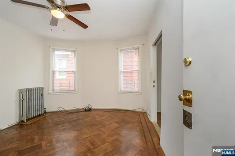 1053 Hunterdon Street Newark NJ 07112