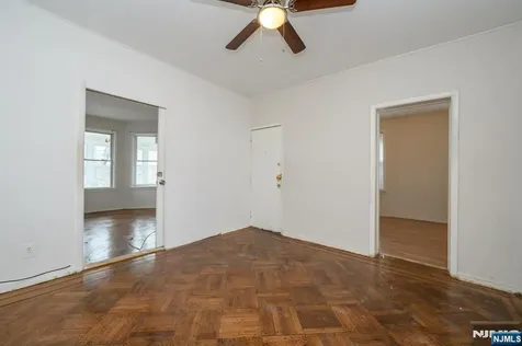 1053 Hunterdon Street Newark NJ 07112