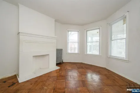 1053 Hunterdon Street Newark NJ 07112